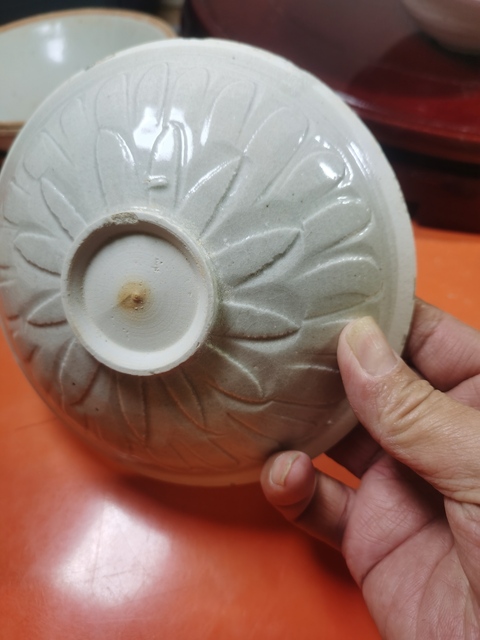 古玩陶瓷青白釉刻仰蓮紋碗真品鑒賞圖