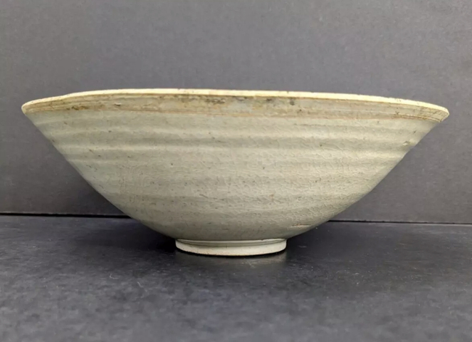 古玩陶瓷芒口圈足覆燒工藝碗真品鑒賞圖