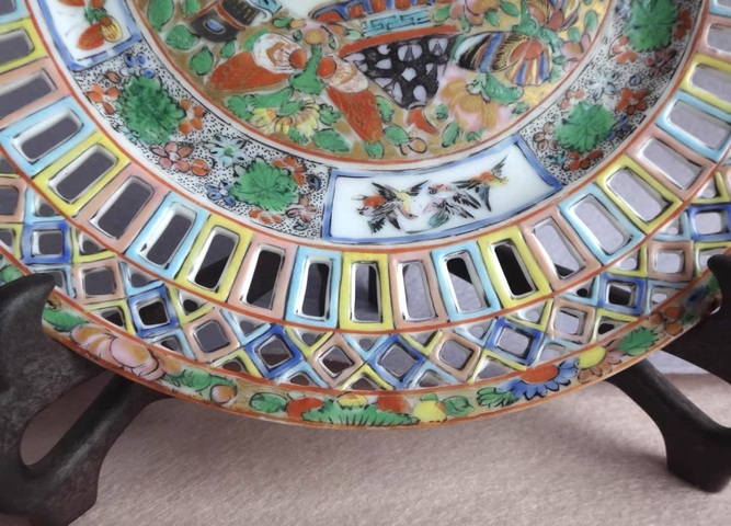 古玩陶瓷廣彩花鳥婁空盤真品鑒賞圖
