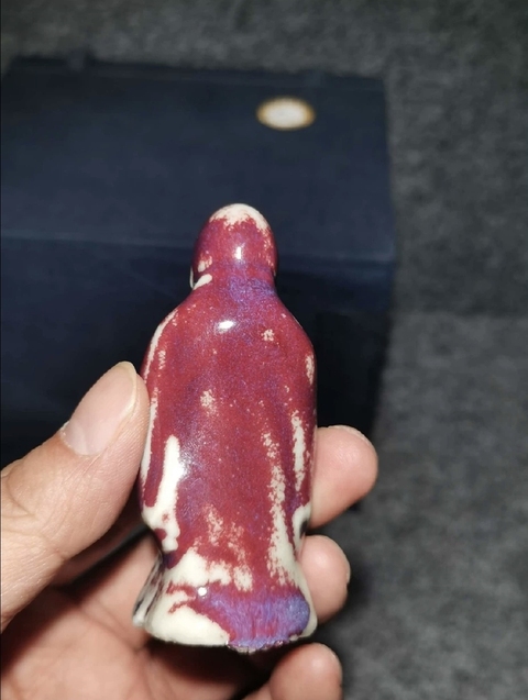 古玩陶瓷窯變紅釉人物塑像真品鑒賞圖