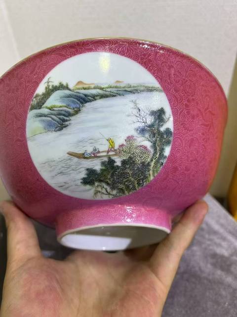 古玩陶瓷胭脂紅壓道開窗山水紋碗真品鑒賞圖