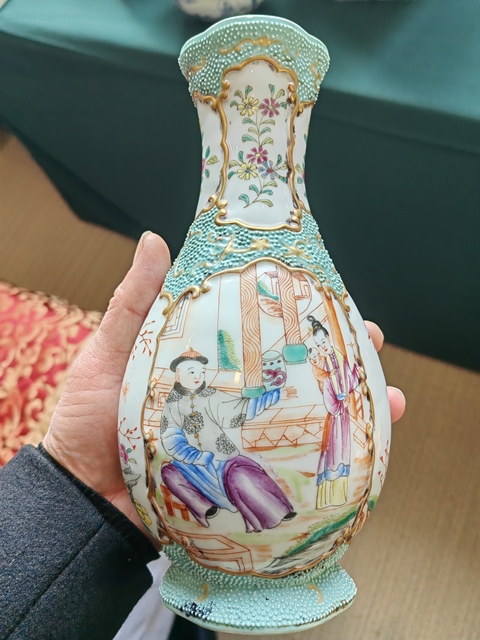 古玩陶瓷人物紋廣彩瓶真品鑒賞圖