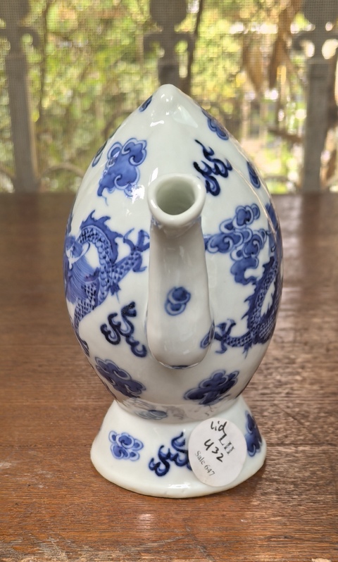 古玩陶瓷清代龍紋青花桃型倒流壺拍賣,當(dāng)前價格8800元