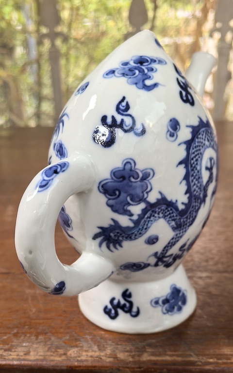 古玩陶瓷清代龍紋青花桃型倒流壺拍賣,當(dāng)前價格8800元