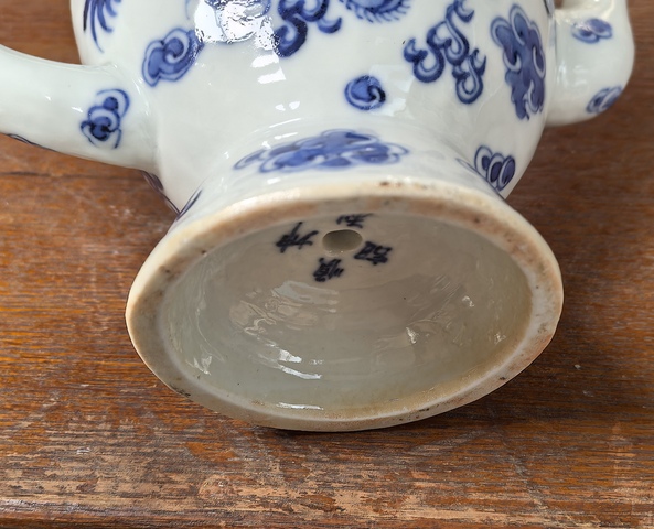 古玩陶瓷清代龍紋青花桃型倒流壺拍賣,當(dāng)前價格8800元