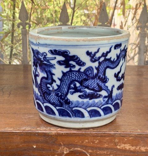 古玩陶瓷清代二龍戲珠青花圈足筒式香爐拍賣(mài)，當(dāng)前價(jià)格4800元
