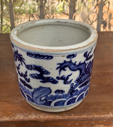 古玩陶瓷清代二龍戲珠青花圈足筒式香爐拍賣(mài)，當(dāng)前價(jià)格4800元