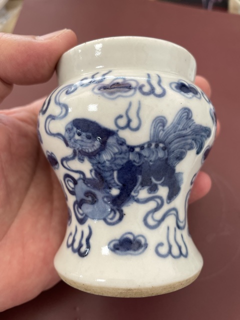 古玩陶瓷青花獅子滾銹球紋罐真品鑒賞圖