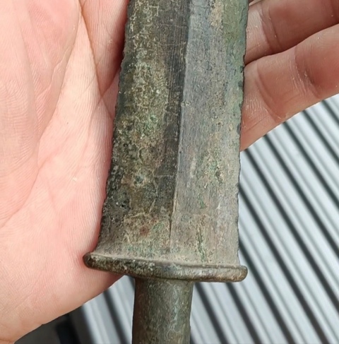 古玩銅器戰國青銅劍真品鑒賞圖