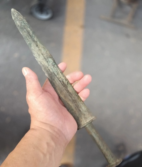 古玩銅器戰國青銅劍真品鑒賞圖