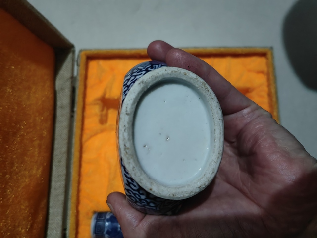 古玩陶瓷龍紋青花抱月瓶真品鑒賞圖