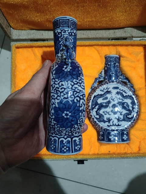 古玩陶瓷龍紋青花抱月瓶真品鑒賞圖