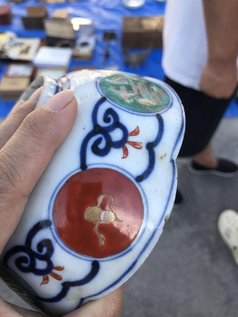 古玩陶瓷青花礬紅加彩碗真品鑒賞圖