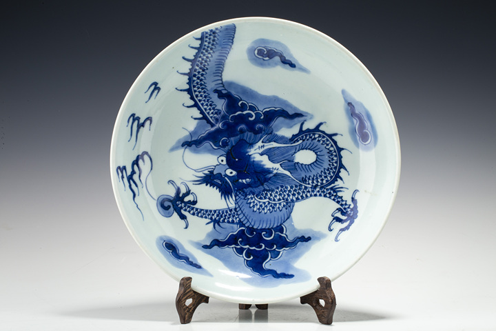 古玩陶瓷雍乾·青花過墻龍紋盤真品鑒賞圖