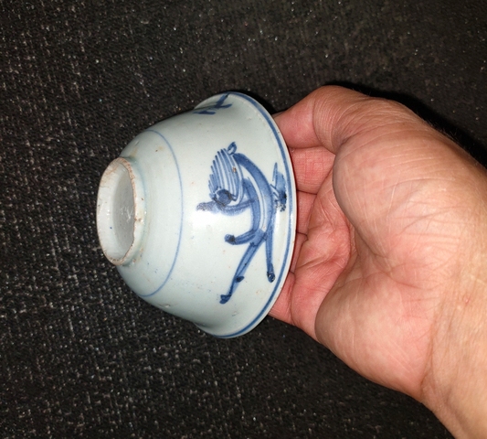 古玩陶瓷摩羯龍紋青花小碗真品鑒賞圖