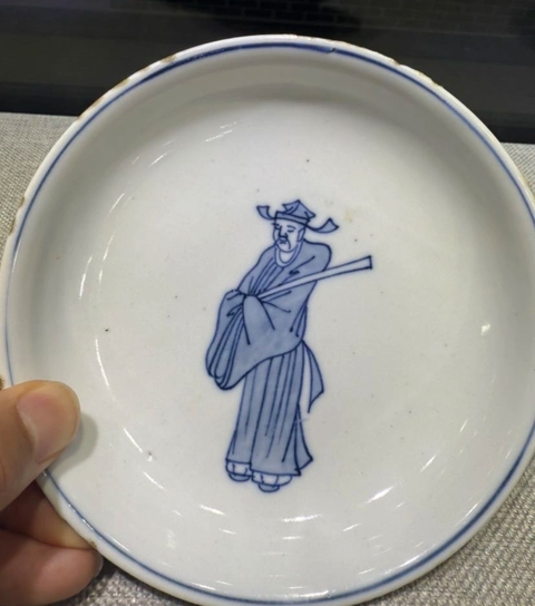 古玩陶瓷青花盤真品鑒賞圖