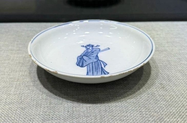 古玩陶瓷青花盤真品鑒賞圖