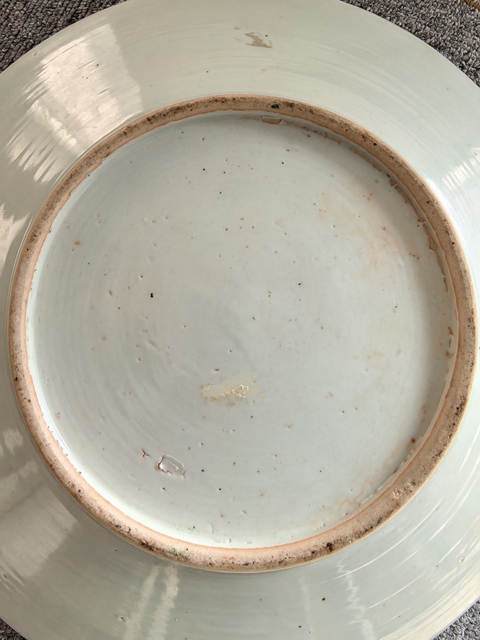 古玩陶瓷蝶紋廣彩盤真品鑒賞圖
