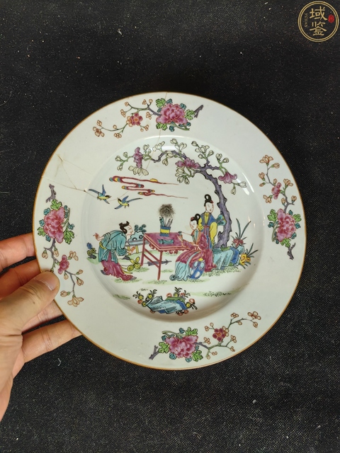 古玩陶瓷人物紋粉彩盤真品鑒賞圖