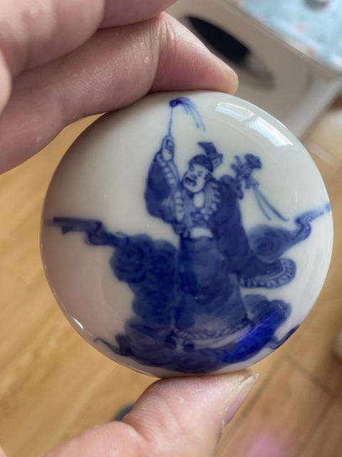 古玩陶瓷青花人物印盒真品鑒賞圖