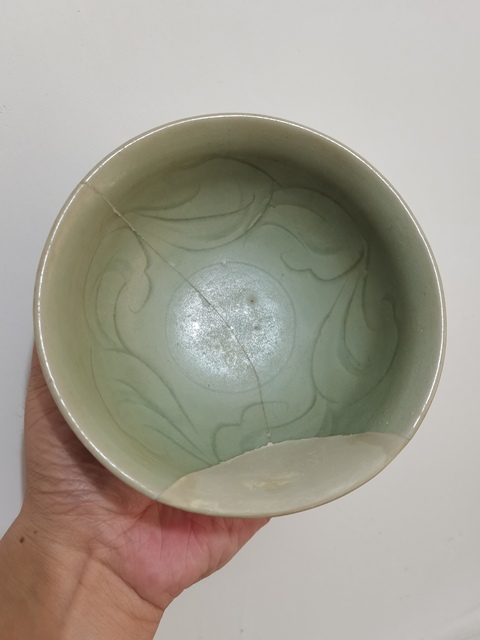 古玩陶瓷龍泉青瓷刻花碗拍賣,當前價格0元