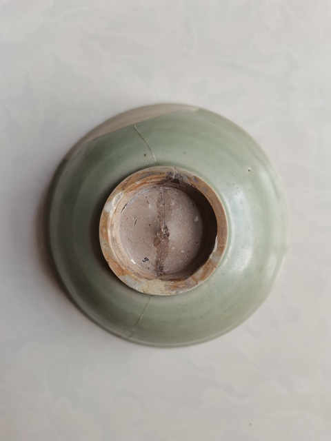 古玩陶瓷龍泉青瓷刻花碗拍賣,當前價格0元