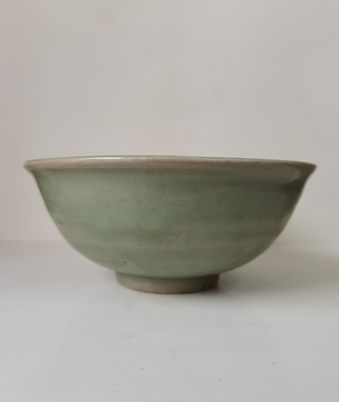 古玩陶瓷龍泉青瓷刻花碗拍賣,當前價格0元