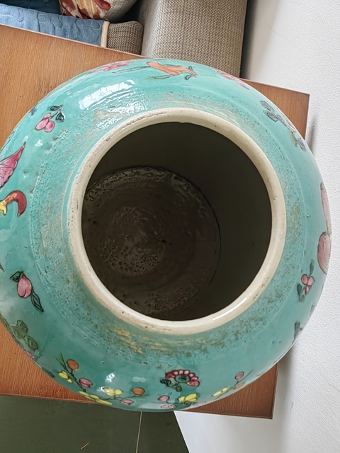 古玩陶瓷花蝶紋粉彩罐真品鑒賞圖