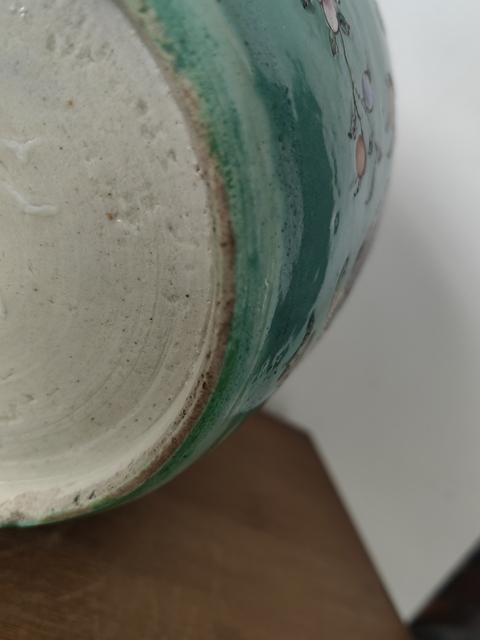 古玩陶瓷花蝶紋粉彩罐真品鑒賞圖
