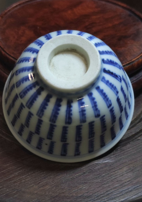 古玩陶瓷梵字紋青花杯真品鑒賞圖