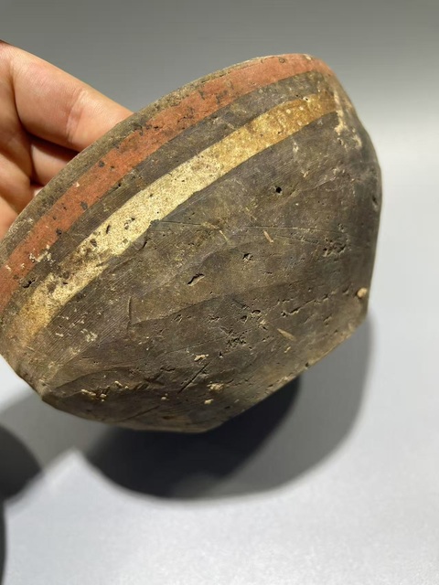 古玩陶瓷漢·灰陶彩繪蓋盒真品鑒賞圖