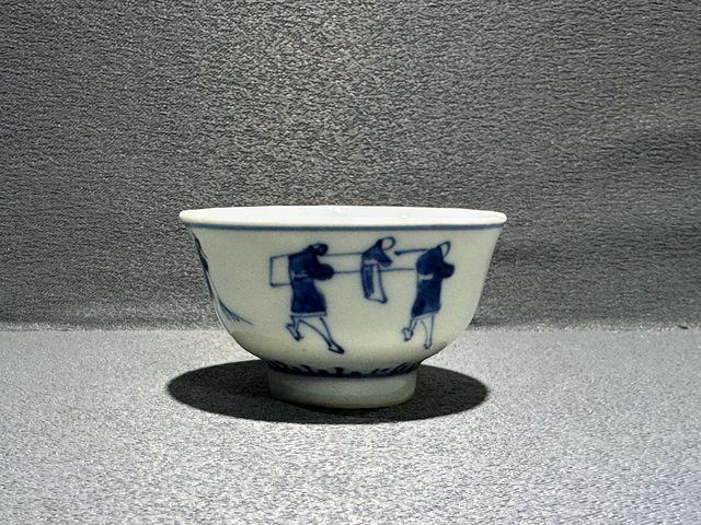 古玩陶瓷晚清·青花市井人物紋茶杯真品鑒賞圖