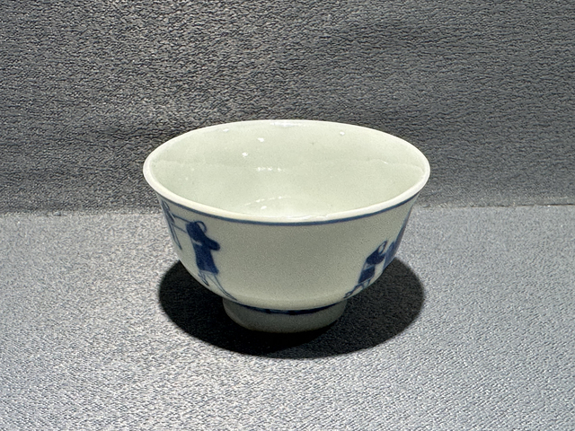 古玩陶瓷晚清·青花市井人物紋茶杯真品鑒賞圖