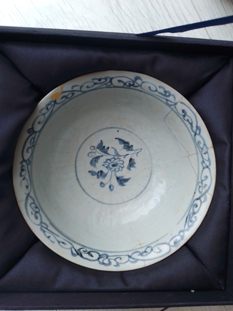古玩陶瓷元青花纏枝花卉紋碗拍賣，當(dāng)前價格18888元
