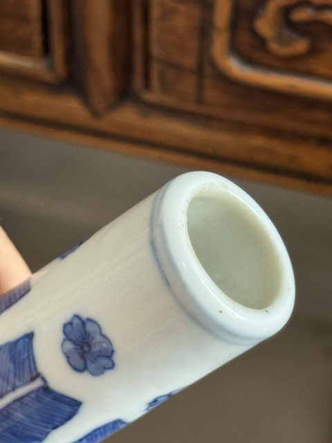 古玩陶瓷青花留白花卉紋膽瓶真品鑒賞圖