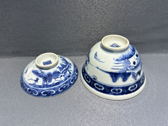 古玩陶瓷清中期·青花山水人物紋蓋碗真品鑒賞圖