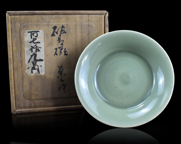 古玩陶瓷元末明初龍泉窯青釉盤真品鑒賞圖