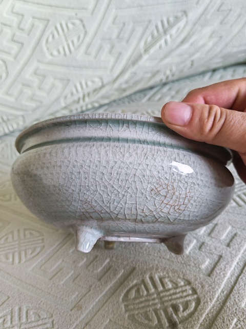 古玩陶瓷明代龍泉窯青釉三足爐真品鑒賞圖