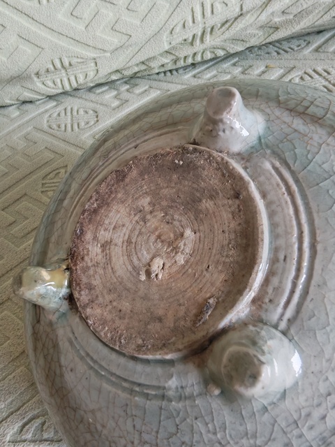 古玩陶瓷明代龍泉窯青釉三足爐真品鑒賞圖