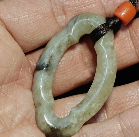 古玩玉器和田玉雕“海棠環(huán)”真品鑒賞圖