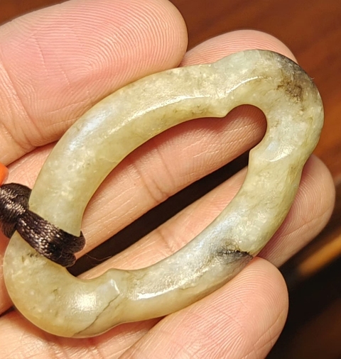 古玩玉器和田玉雕“海棠環(huán)”真品鑒賞圖