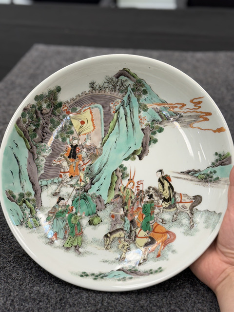 古玩陶瓷刀馬人五彩盤真品鑒賞圖