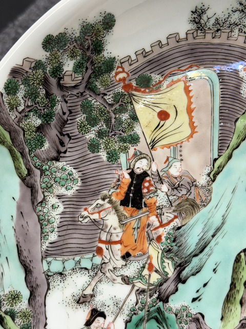 古玩陶瓷刀馬人五彩盤真品鑒賞圖