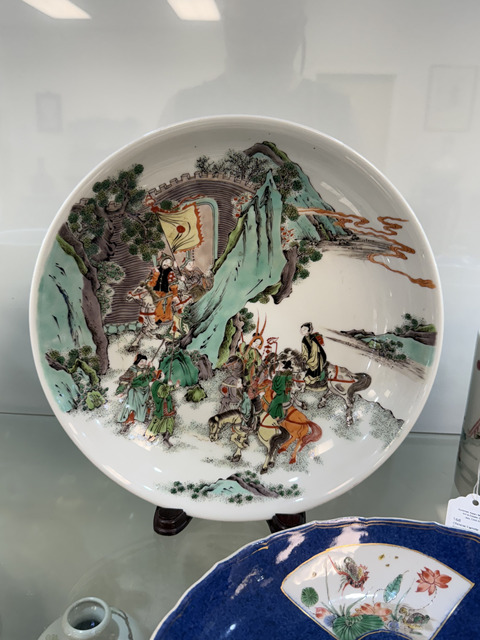古玩陶瓷刀馬人五彩盤真品鑒賞圖
