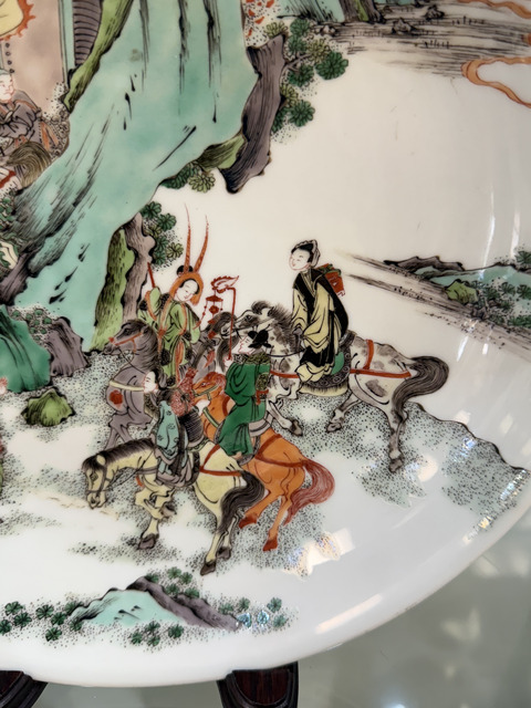 古玩陶瓷刀馬人五彩盤真品鑒賞圖