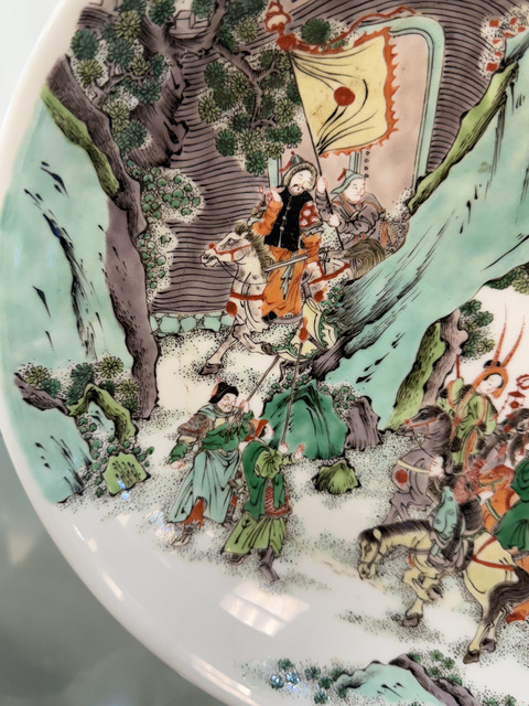 古玩陶瓷刀馬人五彩盤真品鑒賞圖