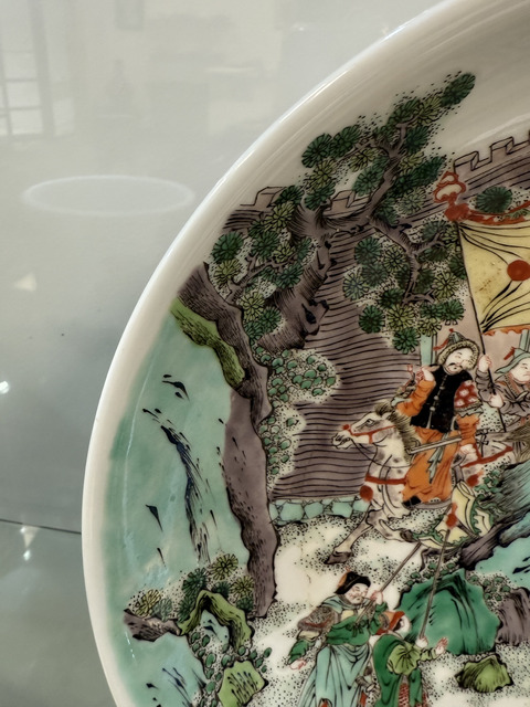 古玩陶瓷刀馬人五彩盤真品鑒賞圖