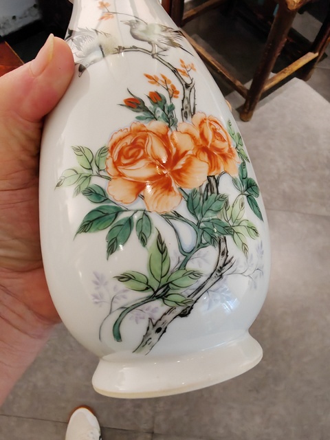 古玩陶瓷粉彩花鳥紋瓶真品鑒賞圖