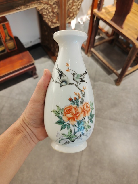 古玩陶瓷粉彩花鳥紋瓶真品鑒賞圖