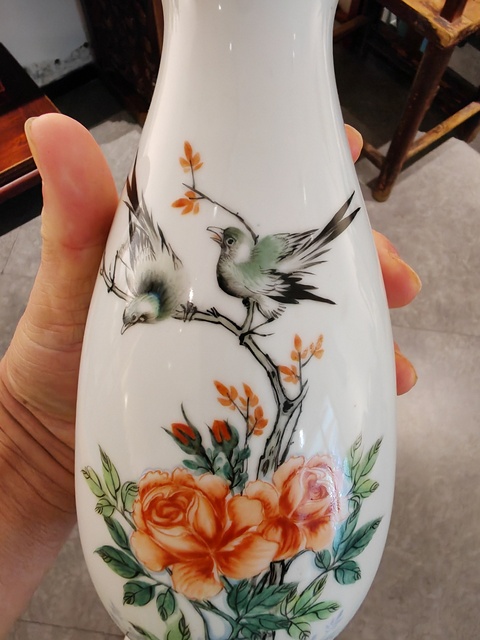 古玩陶瓷粉彩花鳥紋瓶真品鑒賞圖